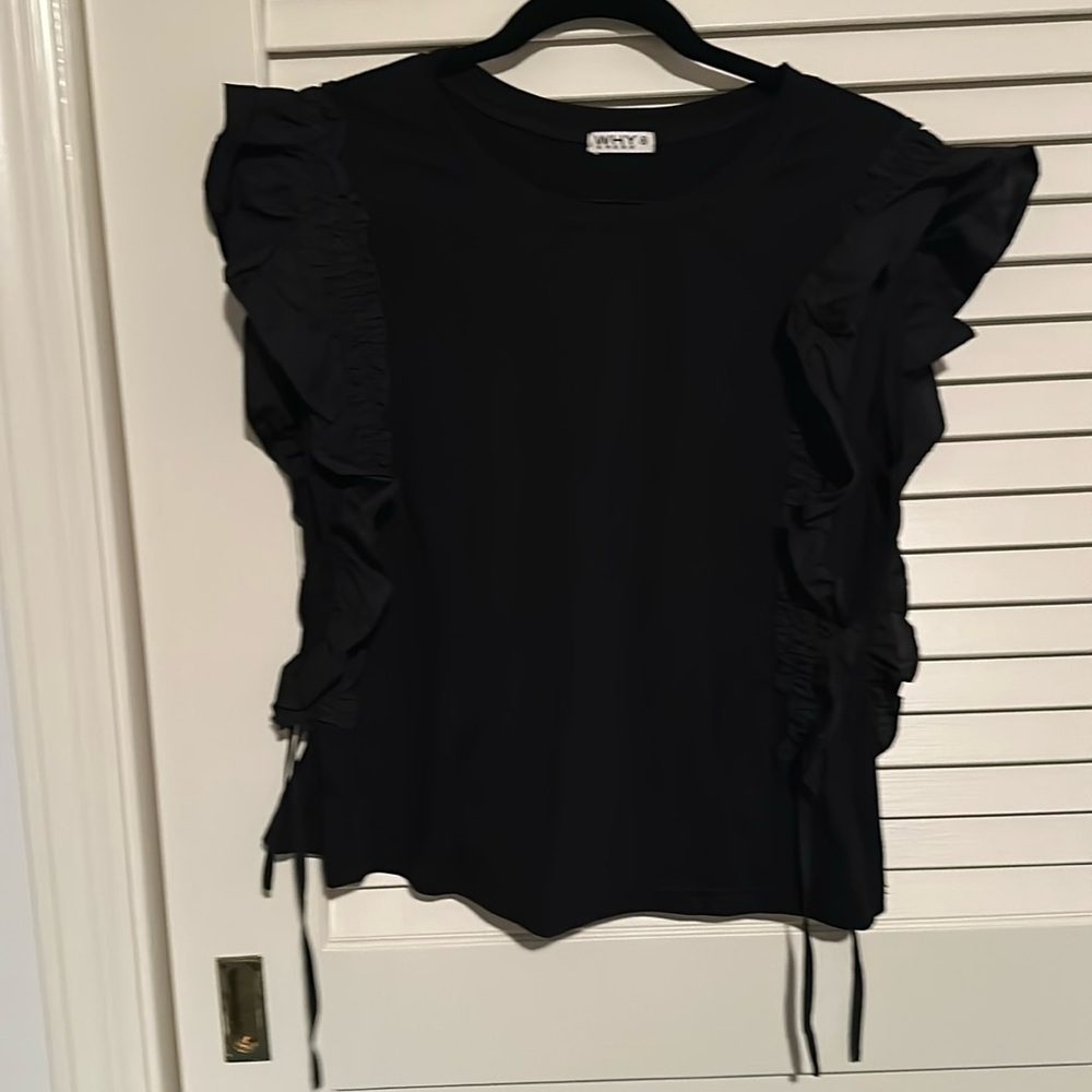 Size M tank top/tshirt with ruffles sleeves